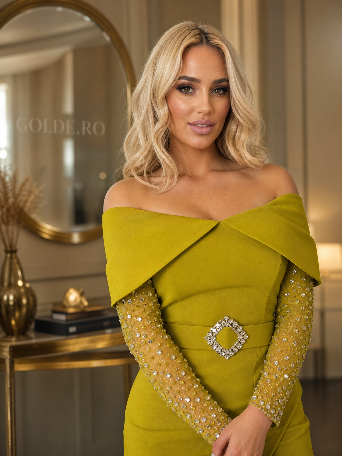 فستان ميدي باردو بأكمام شفافة مطرزة بالكريستال P13 – GOLDÉ، صورة 5